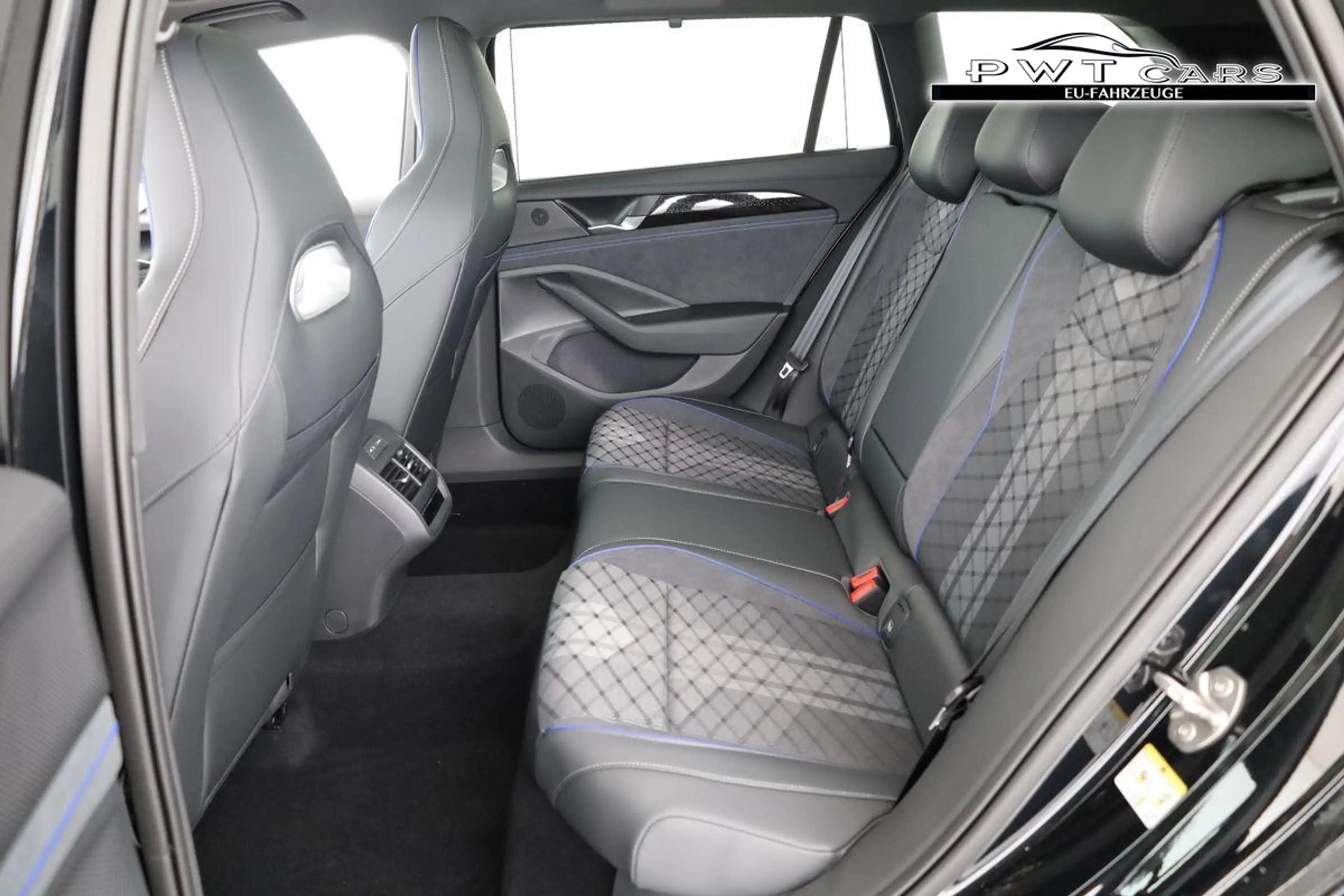 Volkswagen Passat Variant 2.0 TDI 142 kW 4Motion R-Line DSG 4M R-LINE, Pa... — photo 11