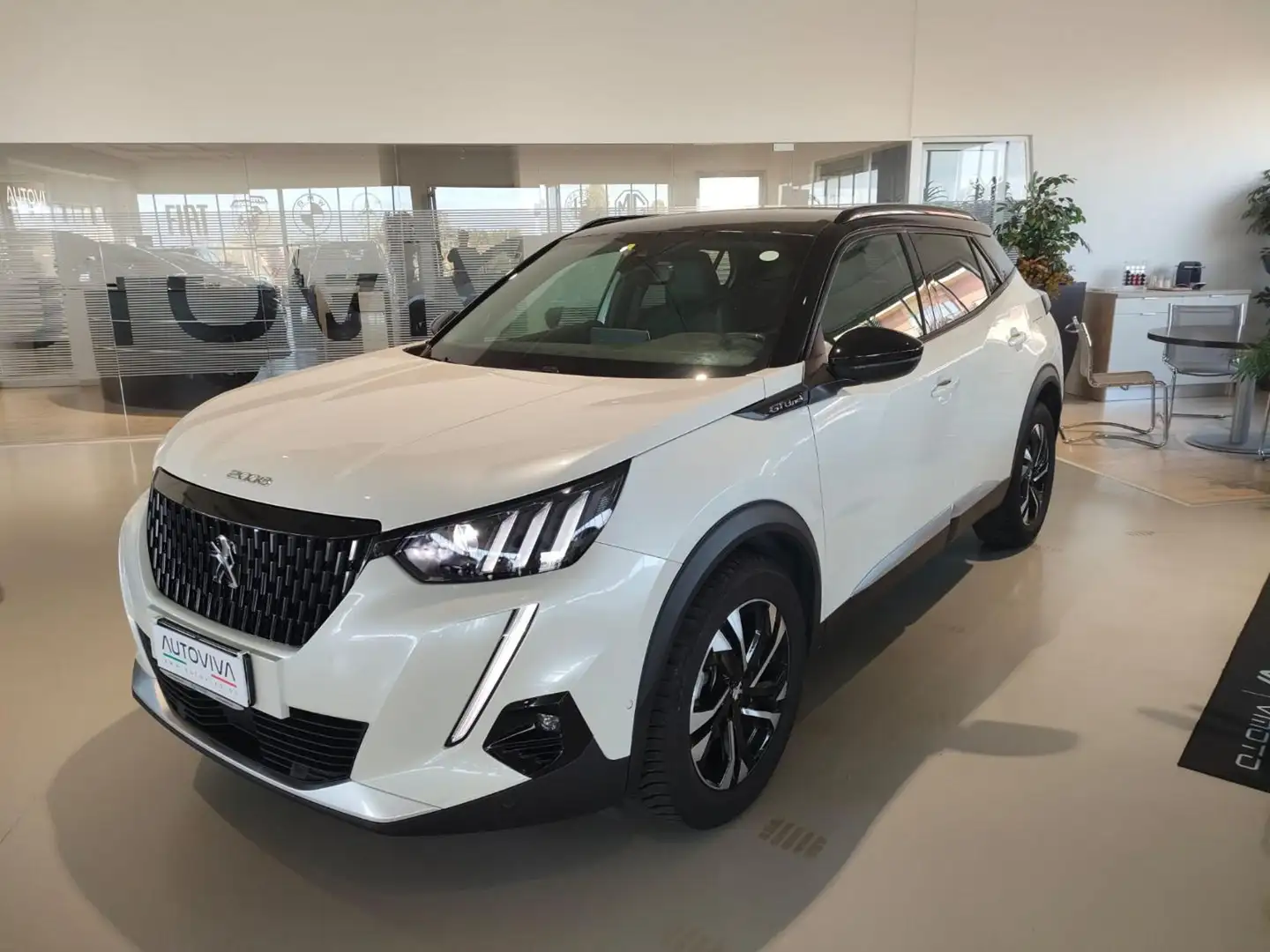 Peugeot 2008 PureTech 130 S&S EAT8 GT Line Wit - 1
