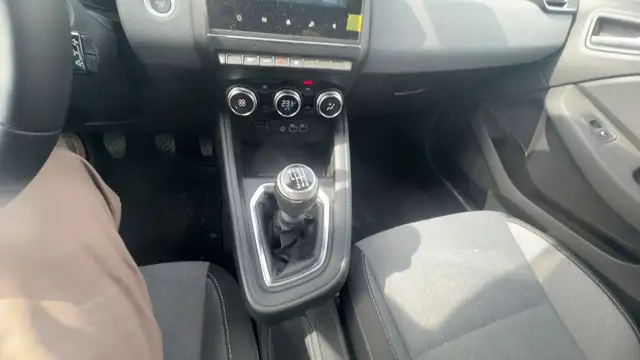 Mitsubishi Colt view 11