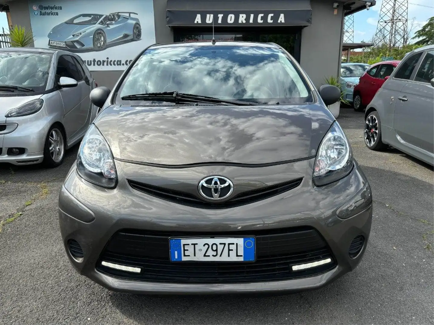 Toyota Aygo 1.0 69CV *PREZZO REALE* 5 porte Connect Marrone - 2