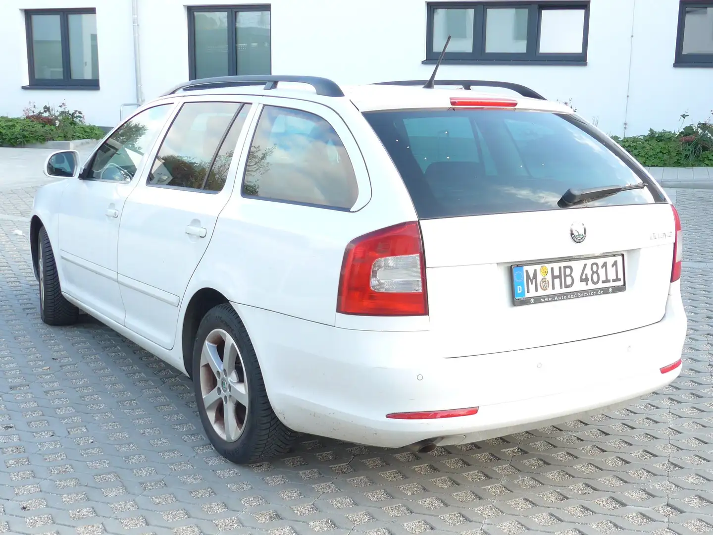 Skoda Octavia Octavia Combi 1.6 Automatik Weiß - 2