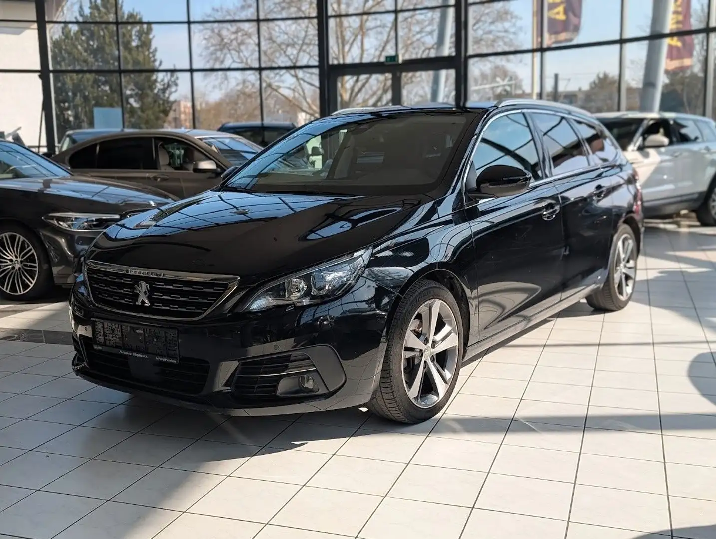 Peugeot 308 SW 1.6 Blue-HDi Allure Automatik CarPlay NAV Fekete - 1