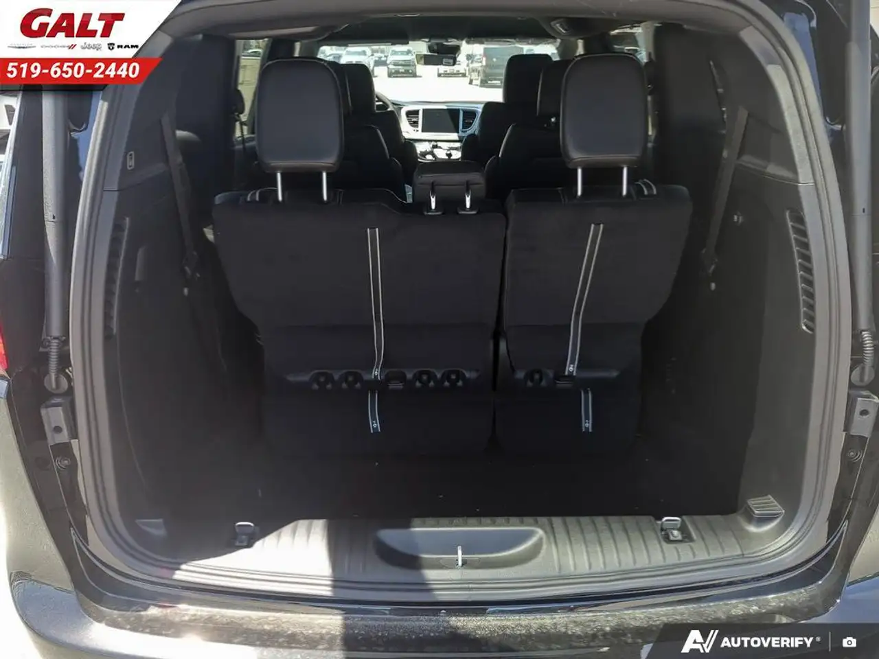 Chrysler Grand Caravan снимка Chrysler Grand Caravan
