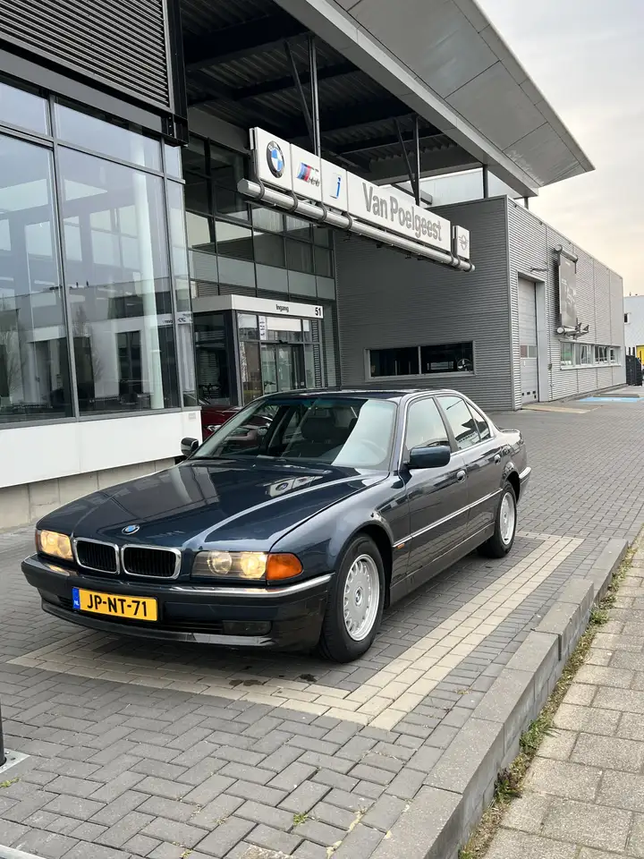 BMW 730