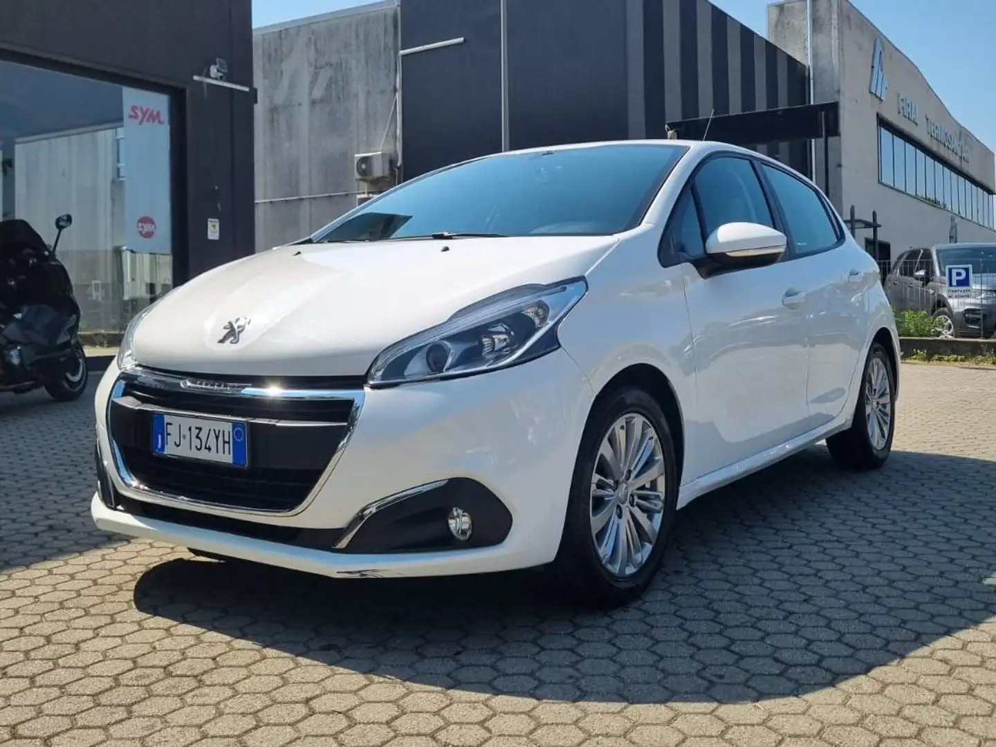 Peugeot 208 208 I 2015 5p 1.2 puretech Allure gpl 82cv Bianco - 1