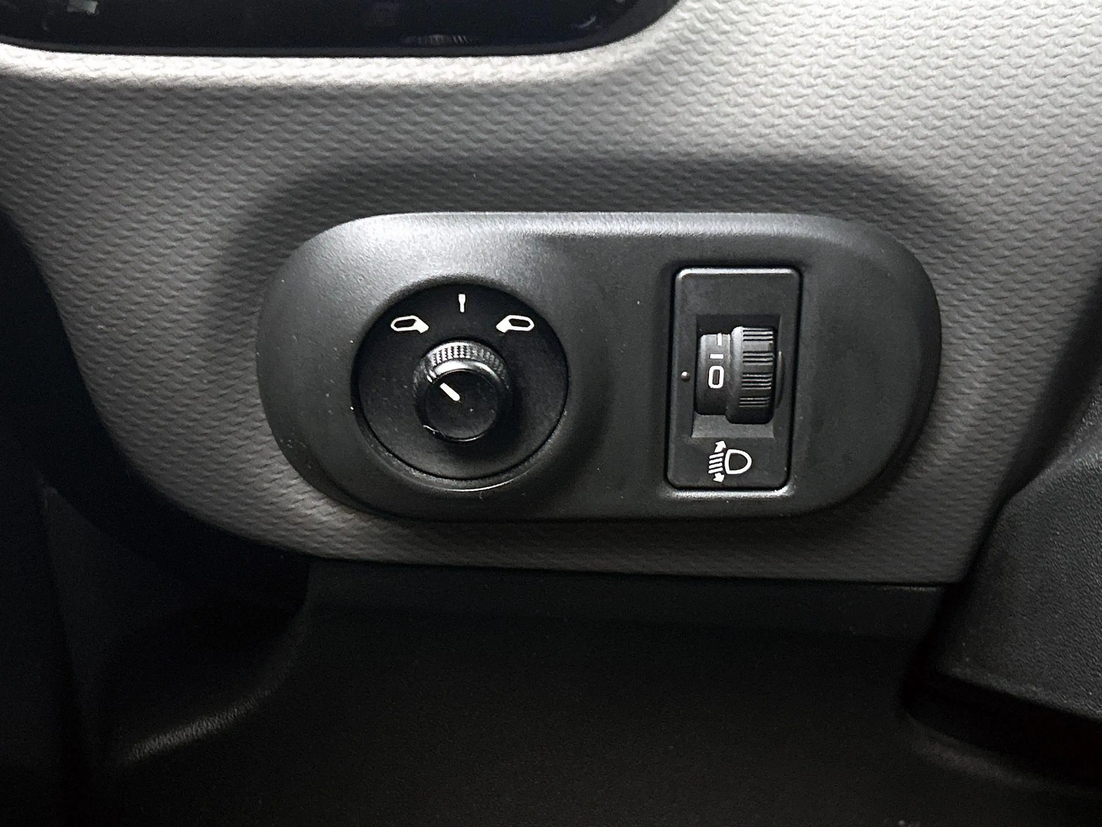 Citroen C4 Cactus 1.2 PureTech Business Plus | camera | Climate Cont — photo 13