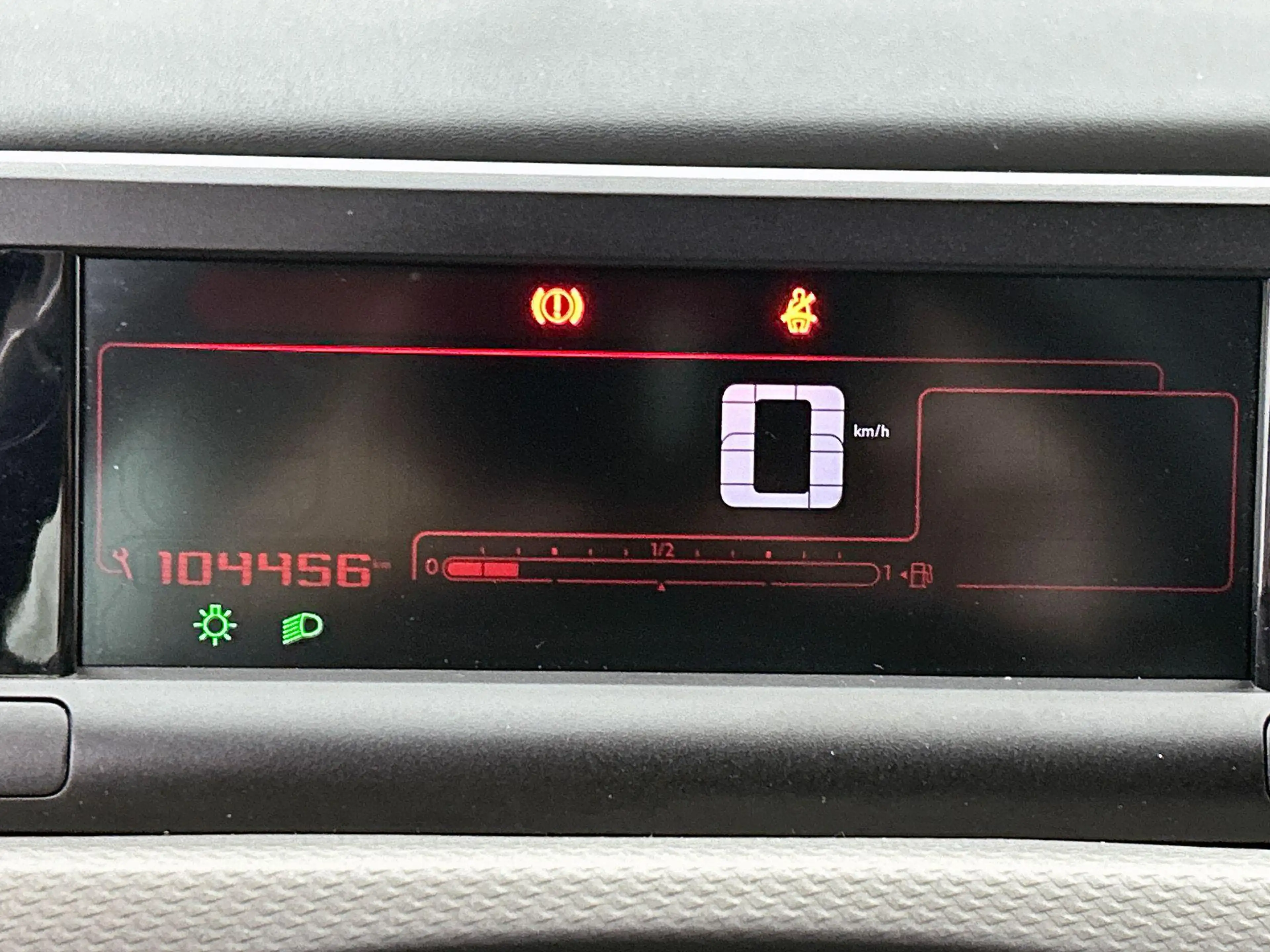 Citroen C4 Cactus 1.2 PureTech Business Plus | camera | Climate Cont — photo 12