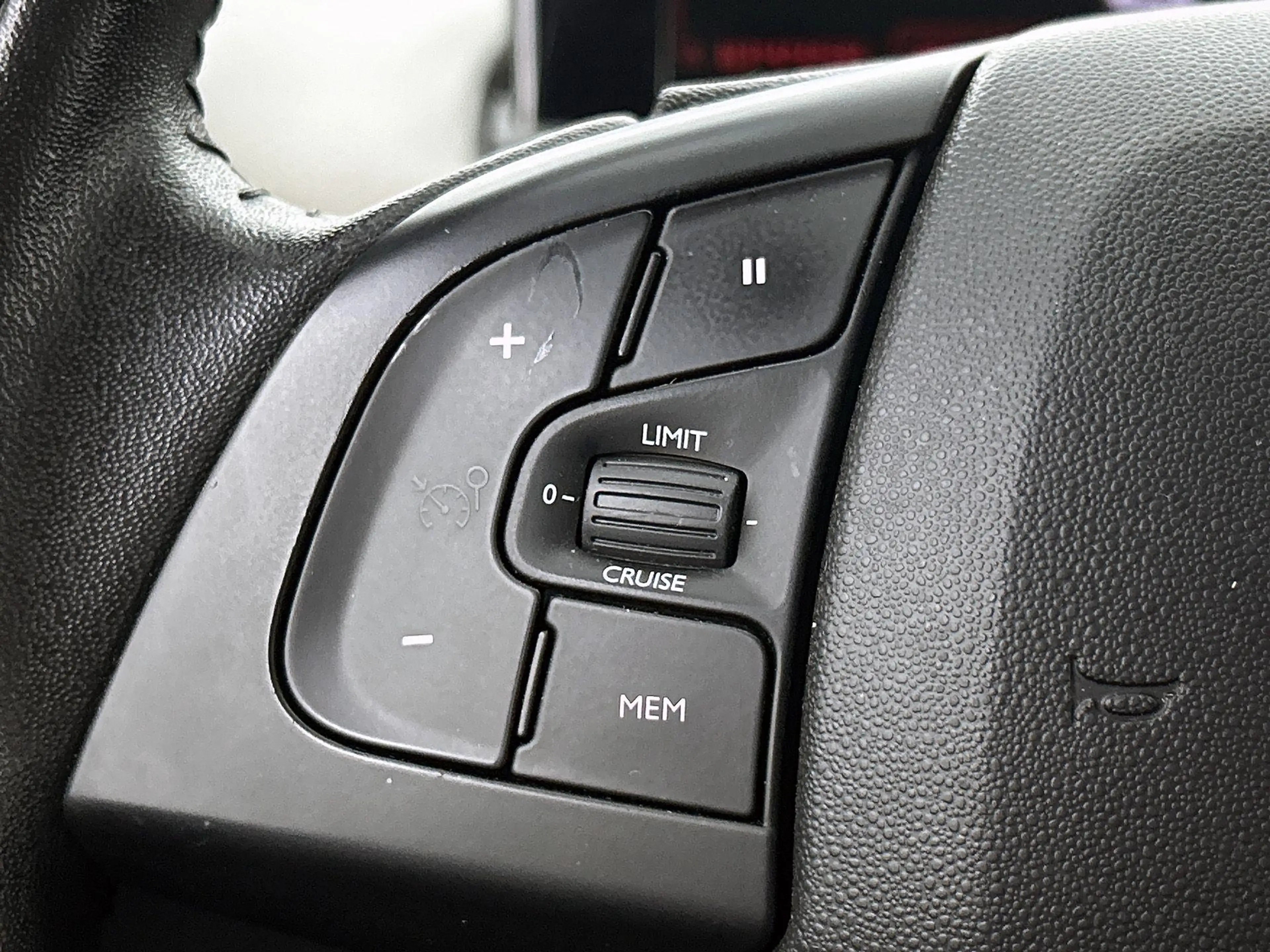 Citroen C4 Cactus 1.2 PureTech Business Plus | camera | Climate Cont — photo 15