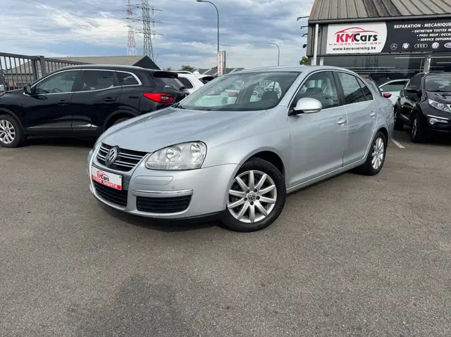 Volkswagen Jetta 1.6 CR TDi // CLIMATISATION // JANTES // ATTACHE REMORQUE