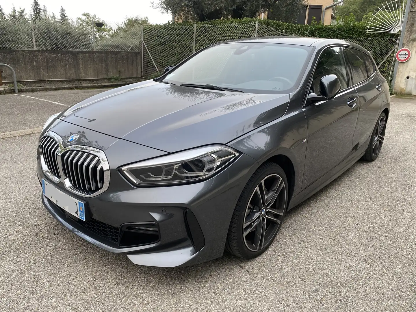 BMW 118 118d 150 ch BVA8 M Sport Gris - 1