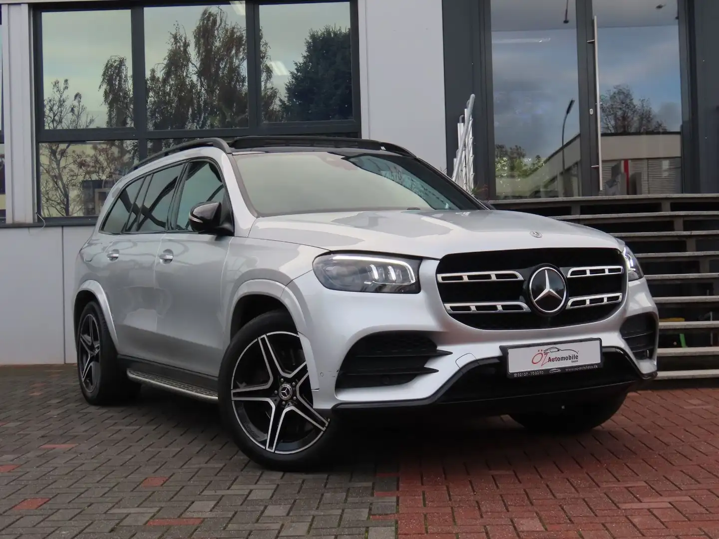 Mercedes-Benz GLS 350 d 4MATIC AMG Line Pano Softclose 360° HUD Stříbrná - 1