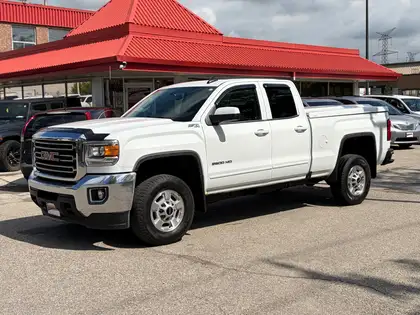 White 2018 GMC Sierra 2500HD Pickup Truck Four-Wheel Drive 6-Speed Automatic