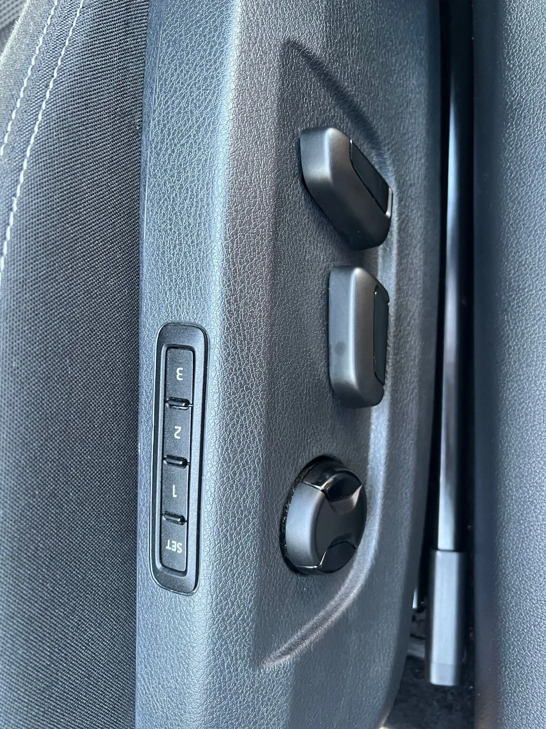 Skoda Superb Combi 2,0 TDI Style DSG — photo 12