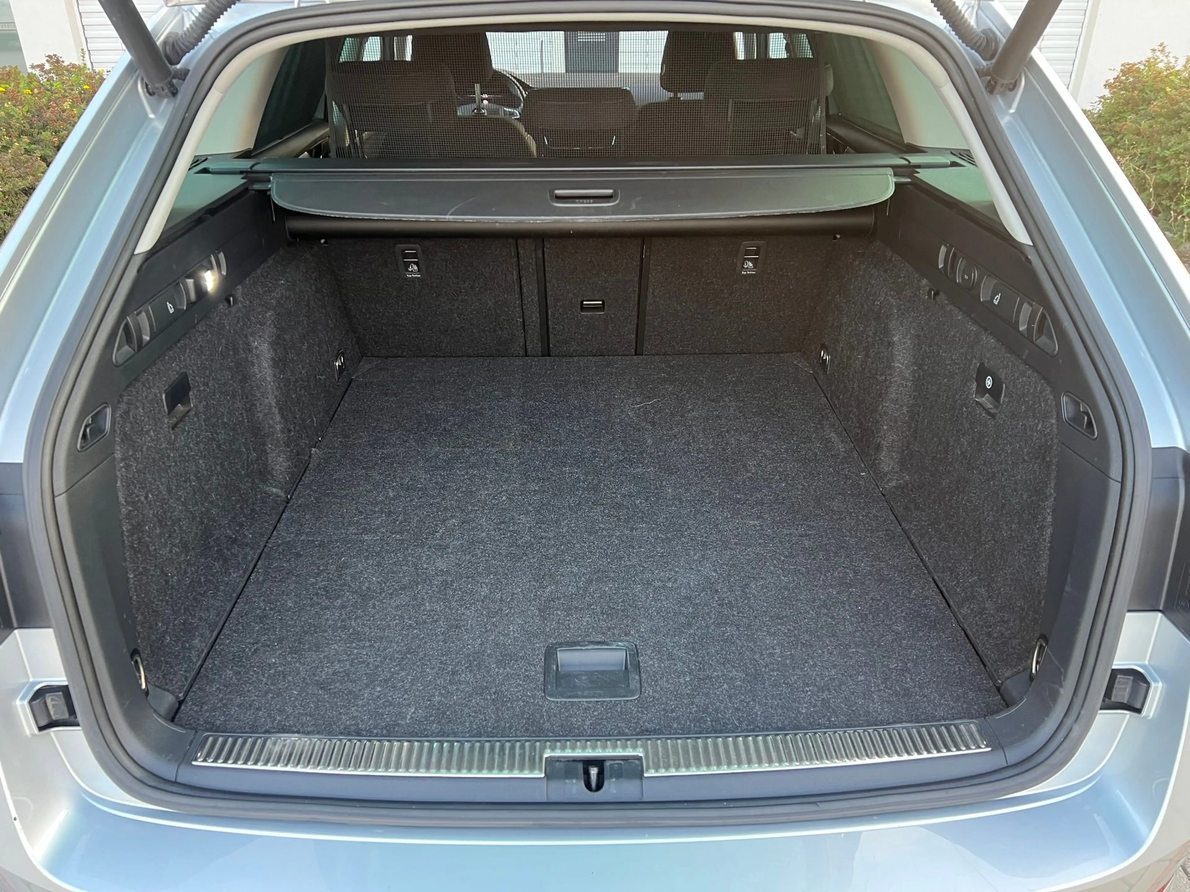 Skoda Superb Combi 2,0 TDI Style DSG — photo 9