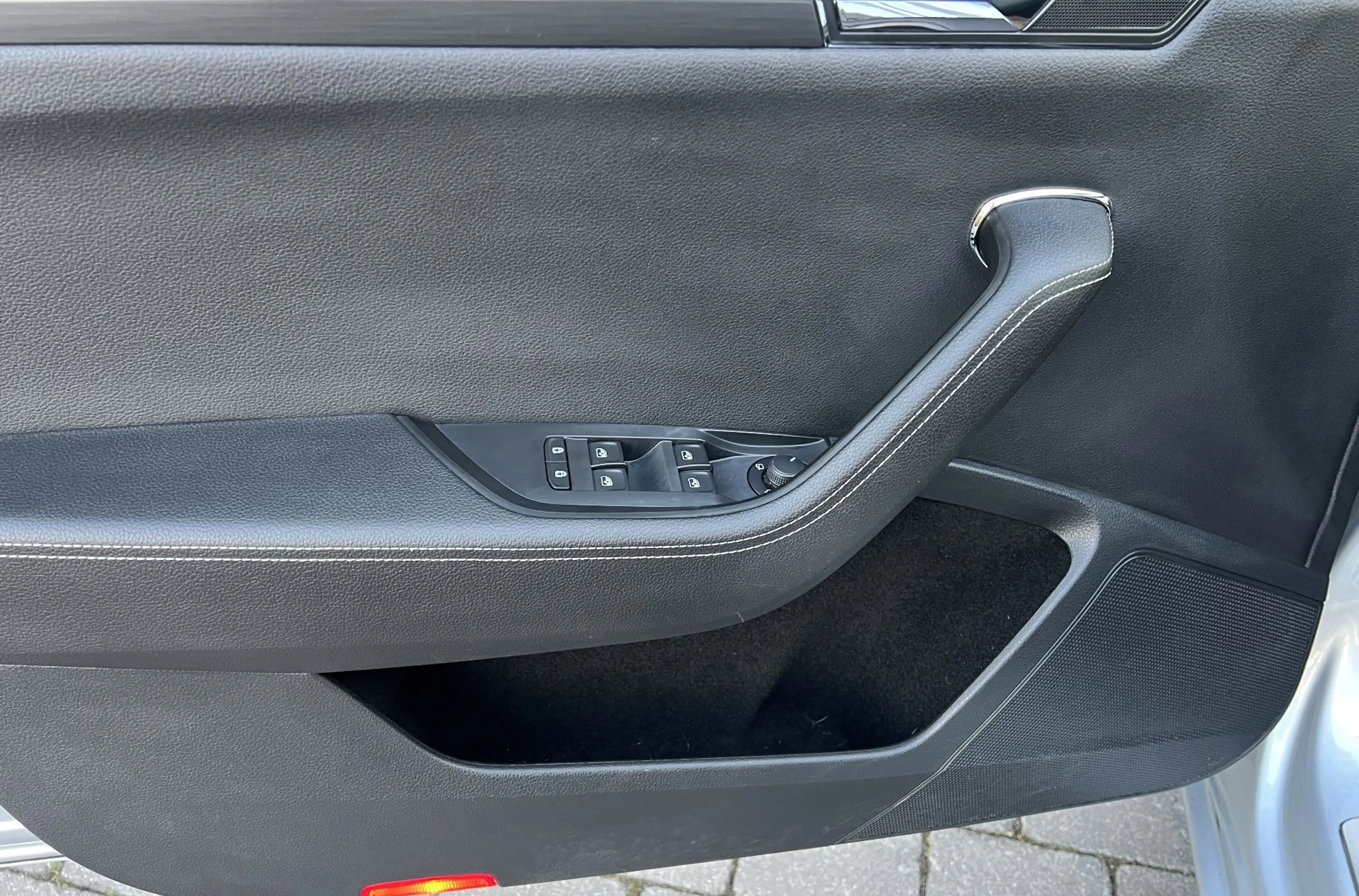 Skoda Superb Combi 2,0 TDI Style DSG — photo 13