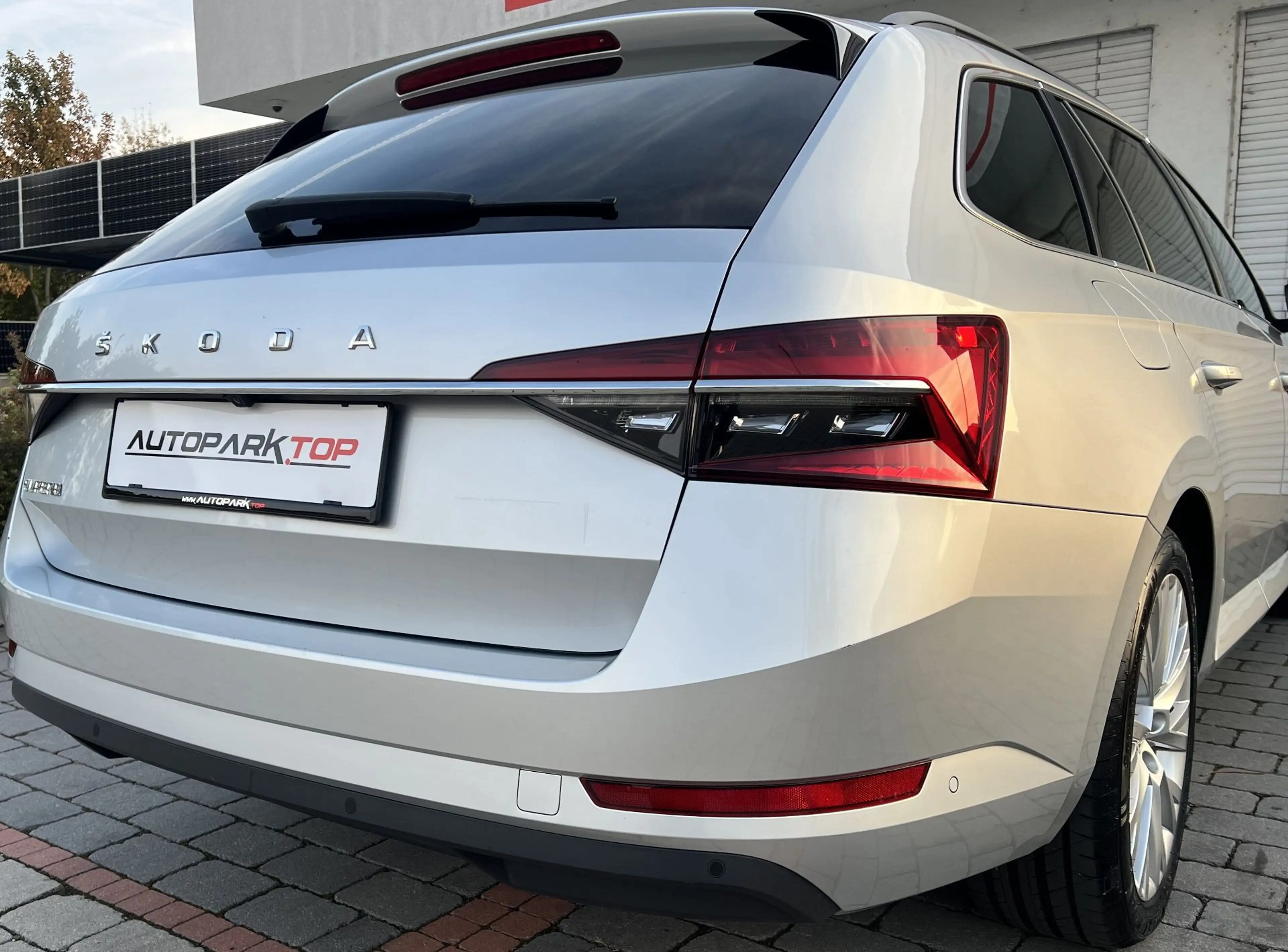Skoda Superb Combi 2,0 TDI Style DSG — photo 8