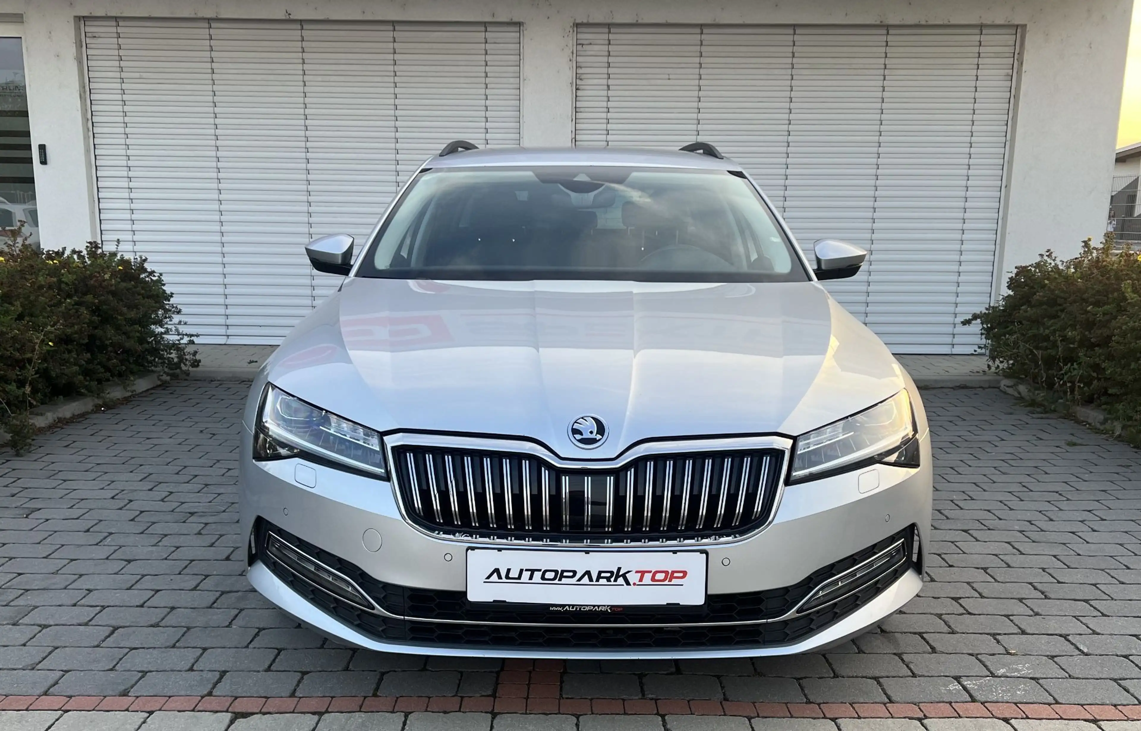 Skoda Superb Combi 2,0 TDI Style DSG — photo 6