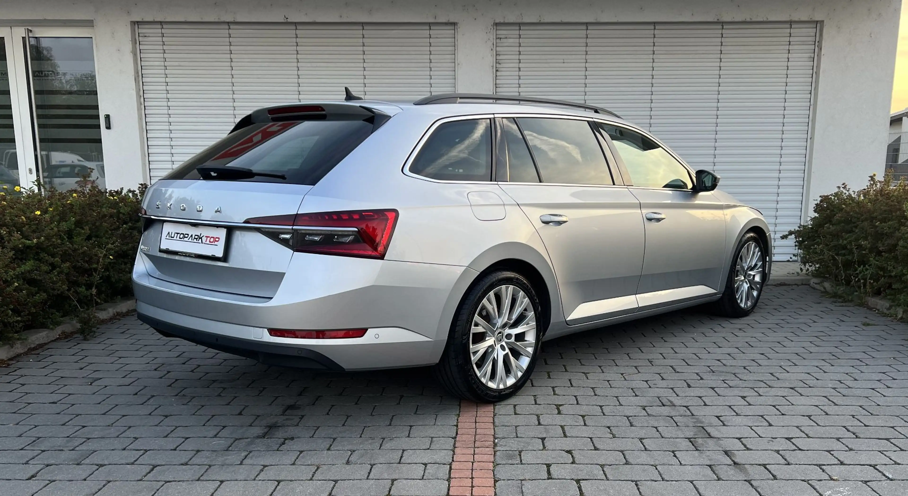 Skoda Superb Combi 2,0 TDI Style DSG — photo 5