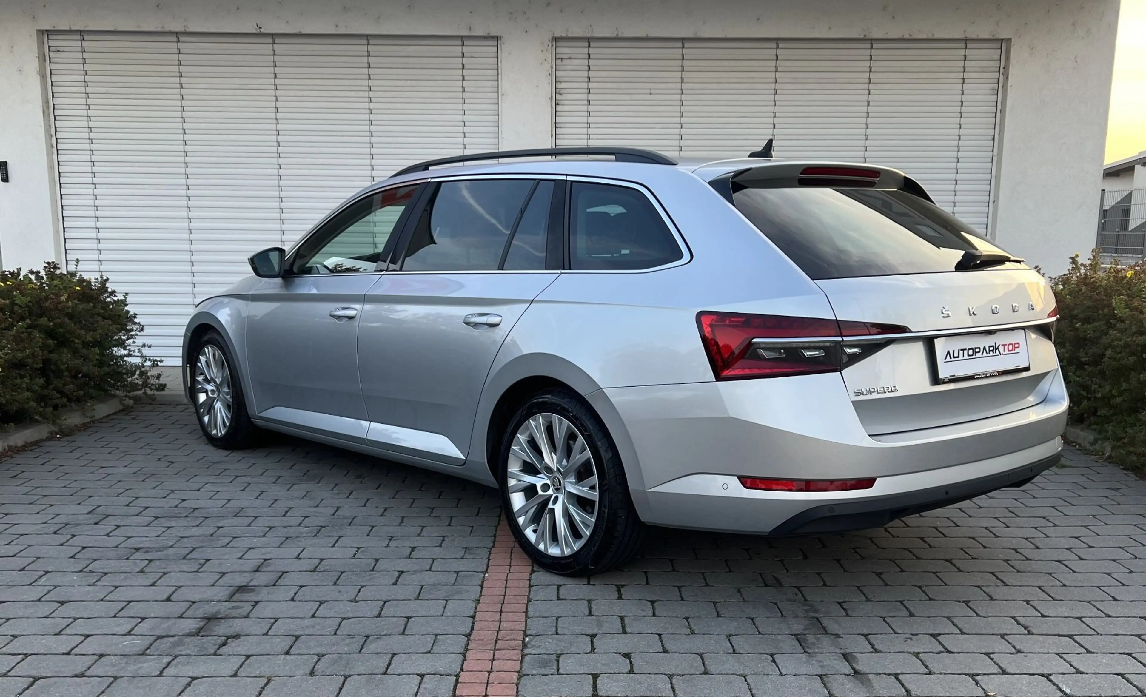 Skoda Superb Combi 2,0 TDI Style DSG — photo 4