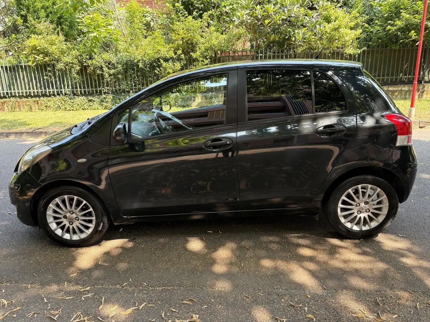 Toyota Yaris 1.3 5 porte M-MT Sol Nero - 2