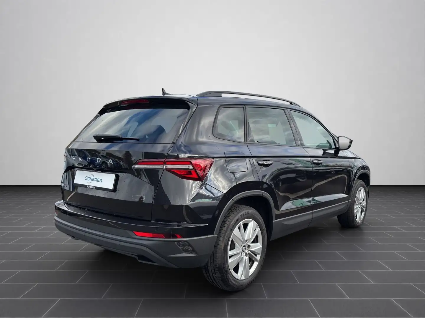 Skoda Karoq Selection 2.0 TDI DSG NAVI PARKEN TRAVEL Schwarz - 2