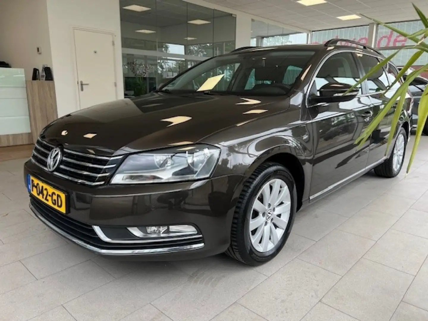 Volkswagen Passat 1.4 TSI HIGH EXEC L. Brun - 1
