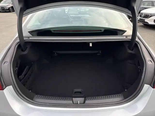 Mercedes-Benz E 220 d Limousine LED PTS Distr Airm Cam SHZ Ansicht 16