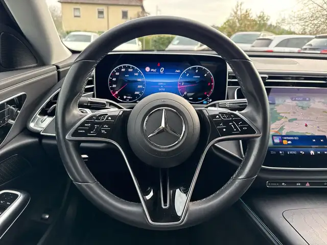 Mercedes-Benz E-Class view 9