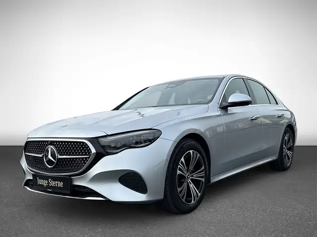 Mercedes-Benz E 220 d Limousine LED PTS Distr Airm Cam SHZ Ansicht 3