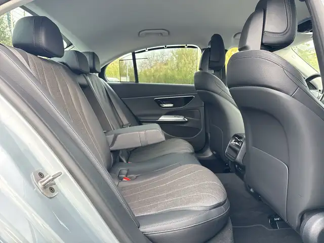 Mercedes-Benz E 220 d Limousine LED PTS Distr Airm Cam SHZ Ansicht 20