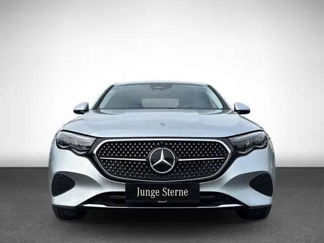 Mercedes-Benz E 220 d Limousine LED PTS Distr Airm Cam SHZ Ansicht 5