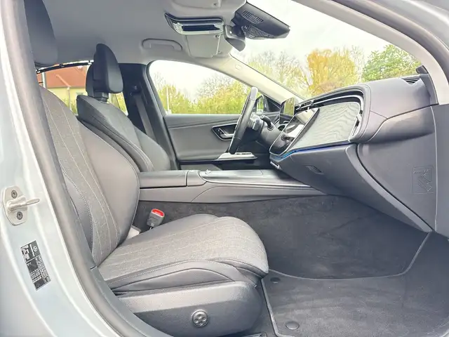 Mercedes-Benz E 220 d Limousine LED PTS Distr Airm Cam SHZ Ansicht 17