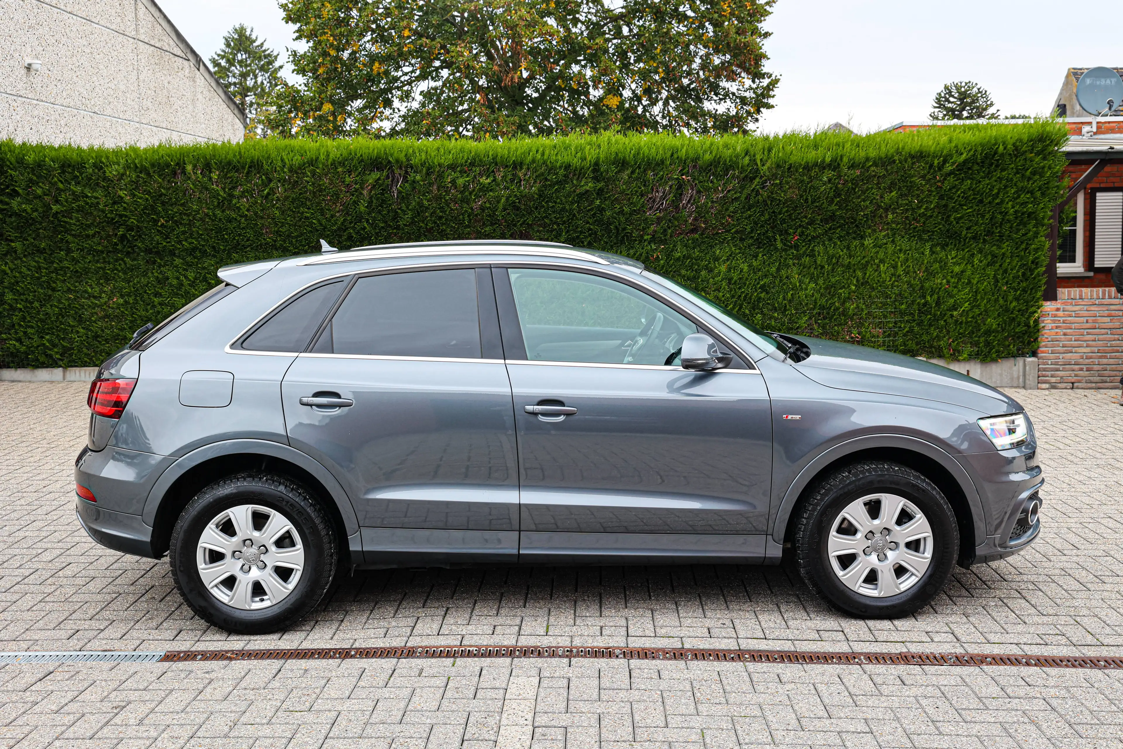 Audi Q3 S-LINE*EERSTE-EIGENAAR*XENON*ZETELVERWARMING*6-VITESSE*NAVIGATIE*PARKEERSENSOREN* — photo 4