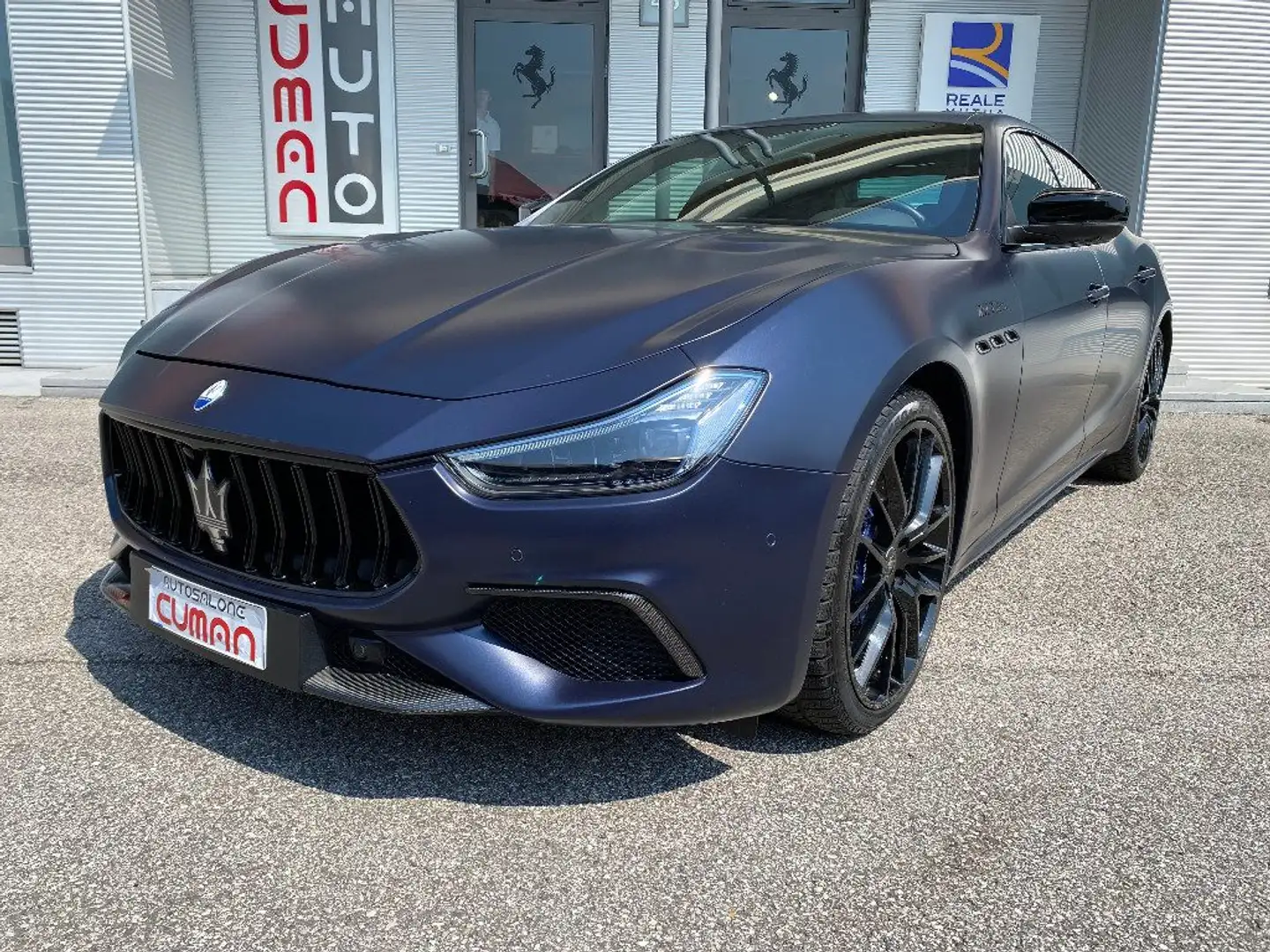 Maserati Ghibli V8 580 CV Trofeo MC Edition Gris - 2
