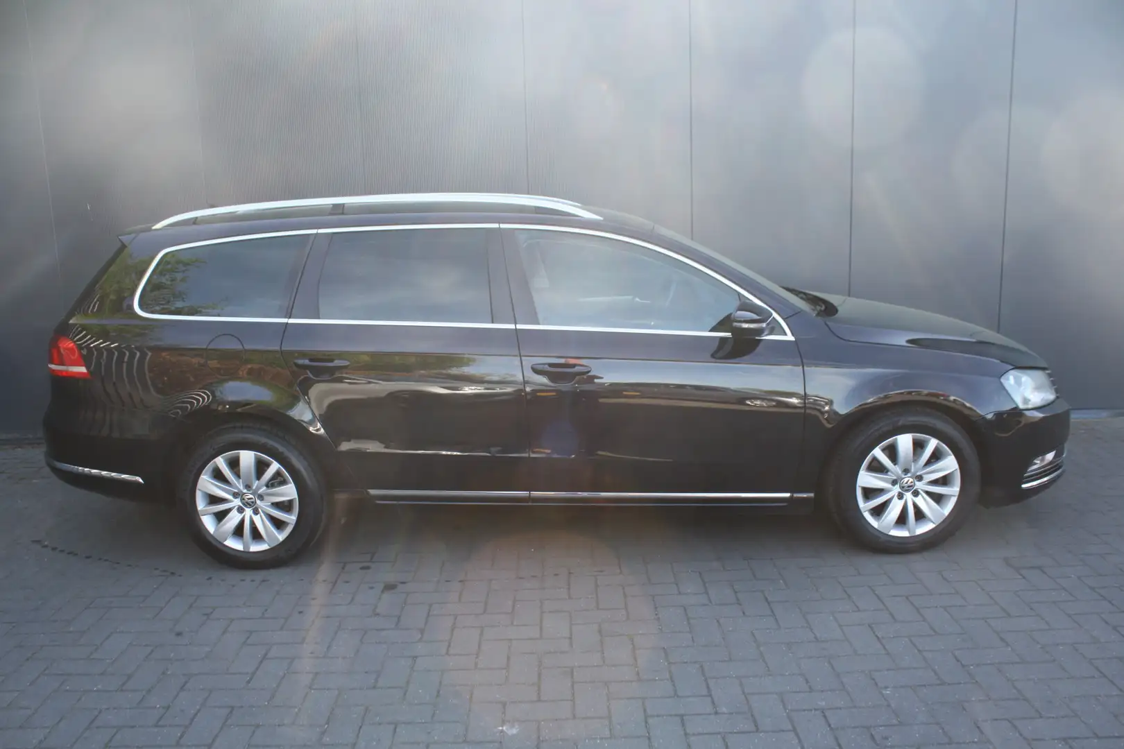 Volkswagen Passat Variant 1.6 TDI 77kW EURO 5 Comfort Executive Line - NAVIG Zwart - 2