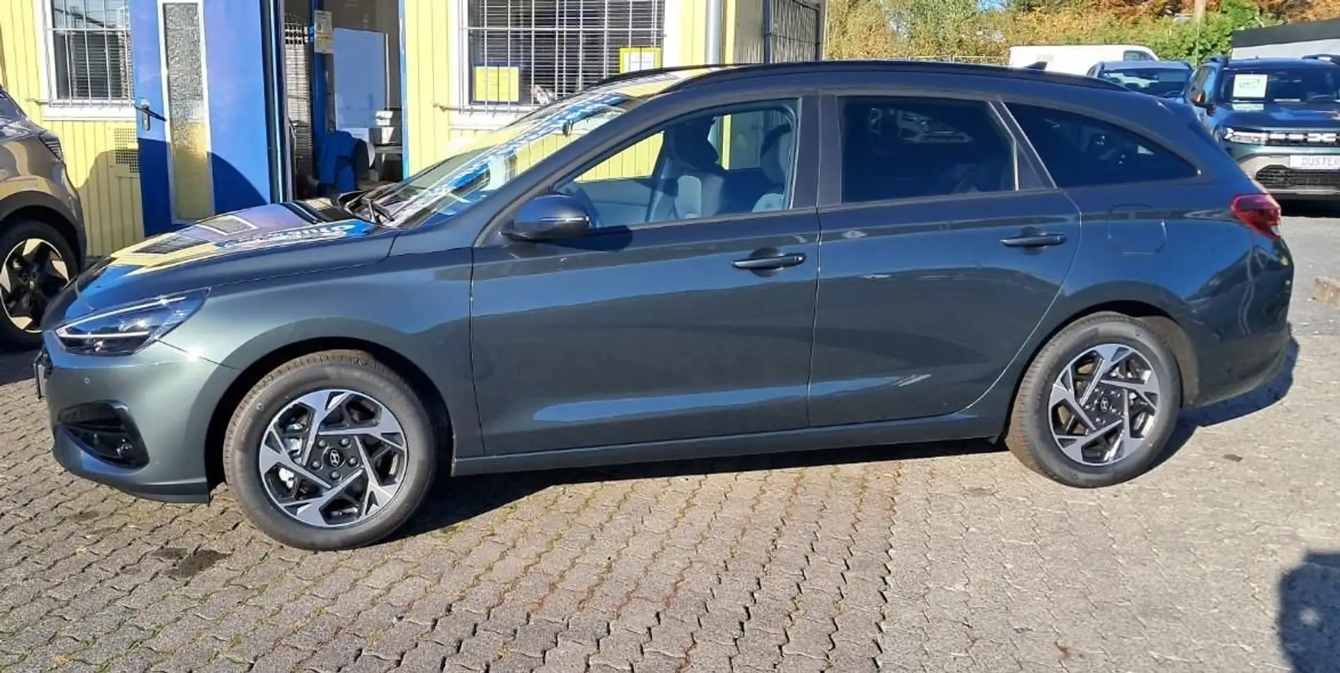 Hyundai i30 KOMBI 1.5i, LED, KLIMA, ALU, SHZ, LHZ, PDC v Verde - 2