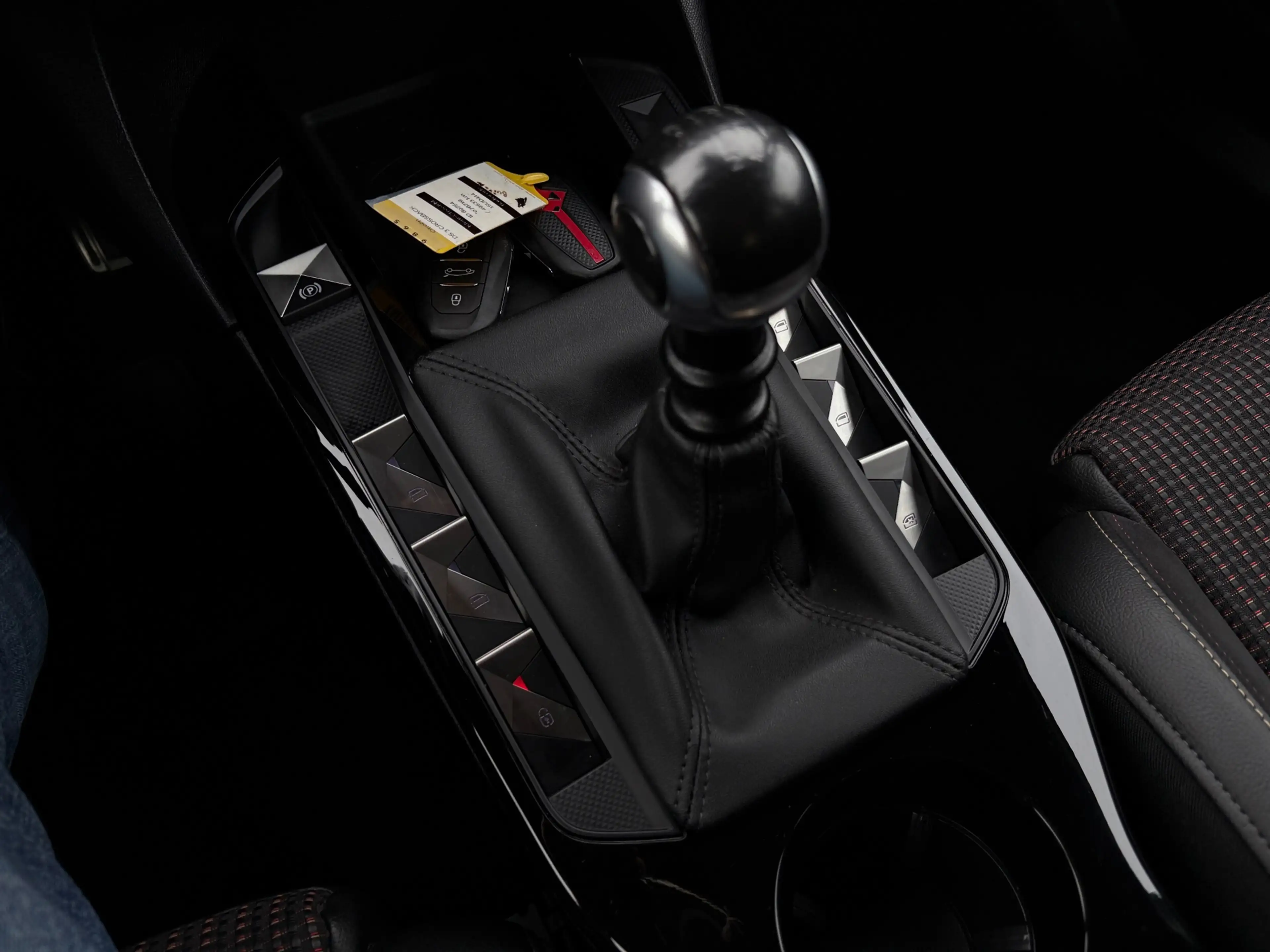 DS Automobiles DS 3 Crossback 1.2 110pk Performance Line+ Alcantara, Keyless, LE — photo 21