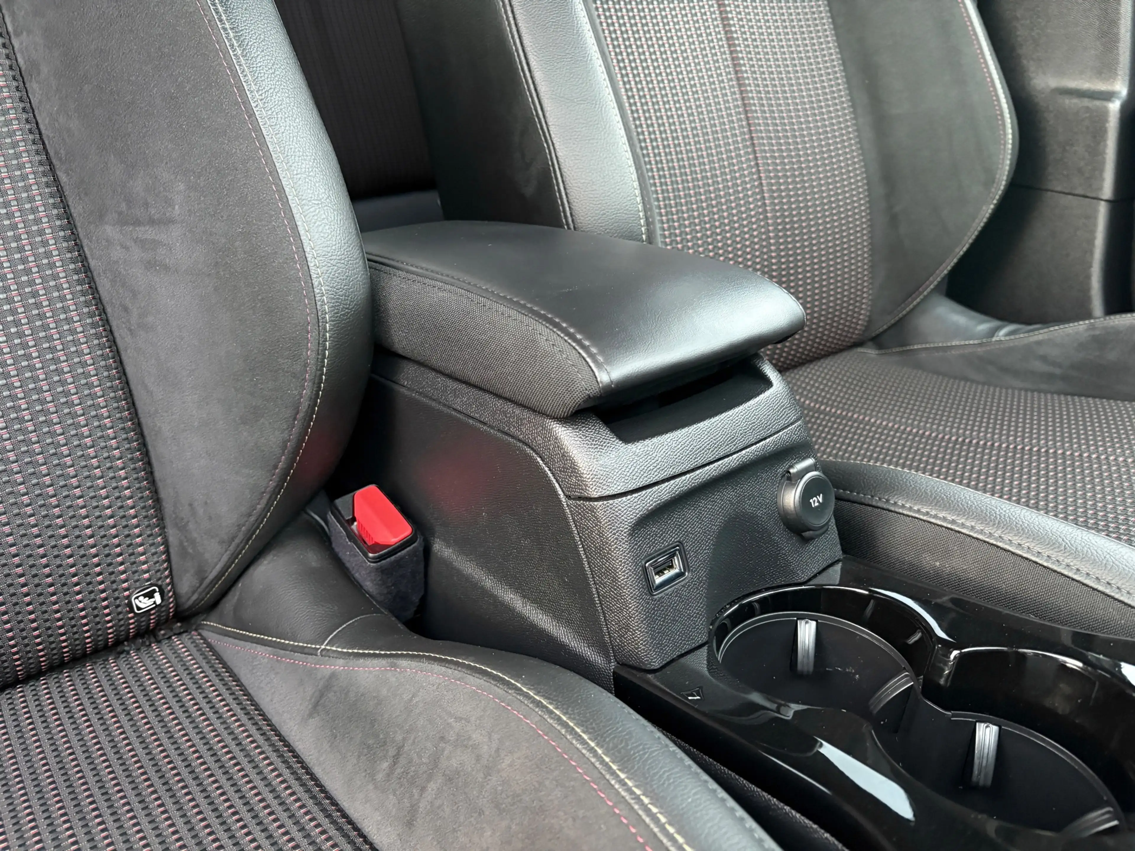 DS Automobiles DS 3 Crossback 1.2 110pk Performance Line+ Alcantara, Keyless, LE — photo 26