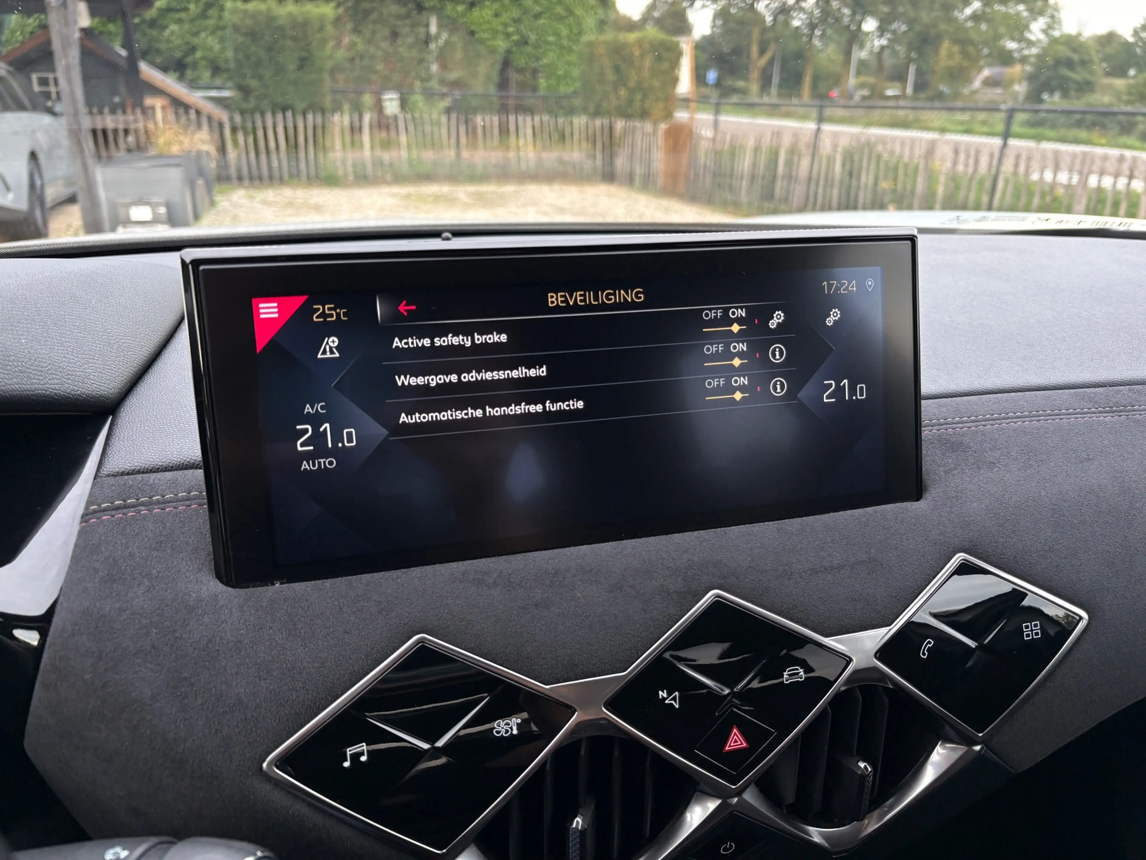 DS Automobiles DS 3 Crossback 1.2 110pk Performance Line+ Alcantara, Keyless, LE — photo 29