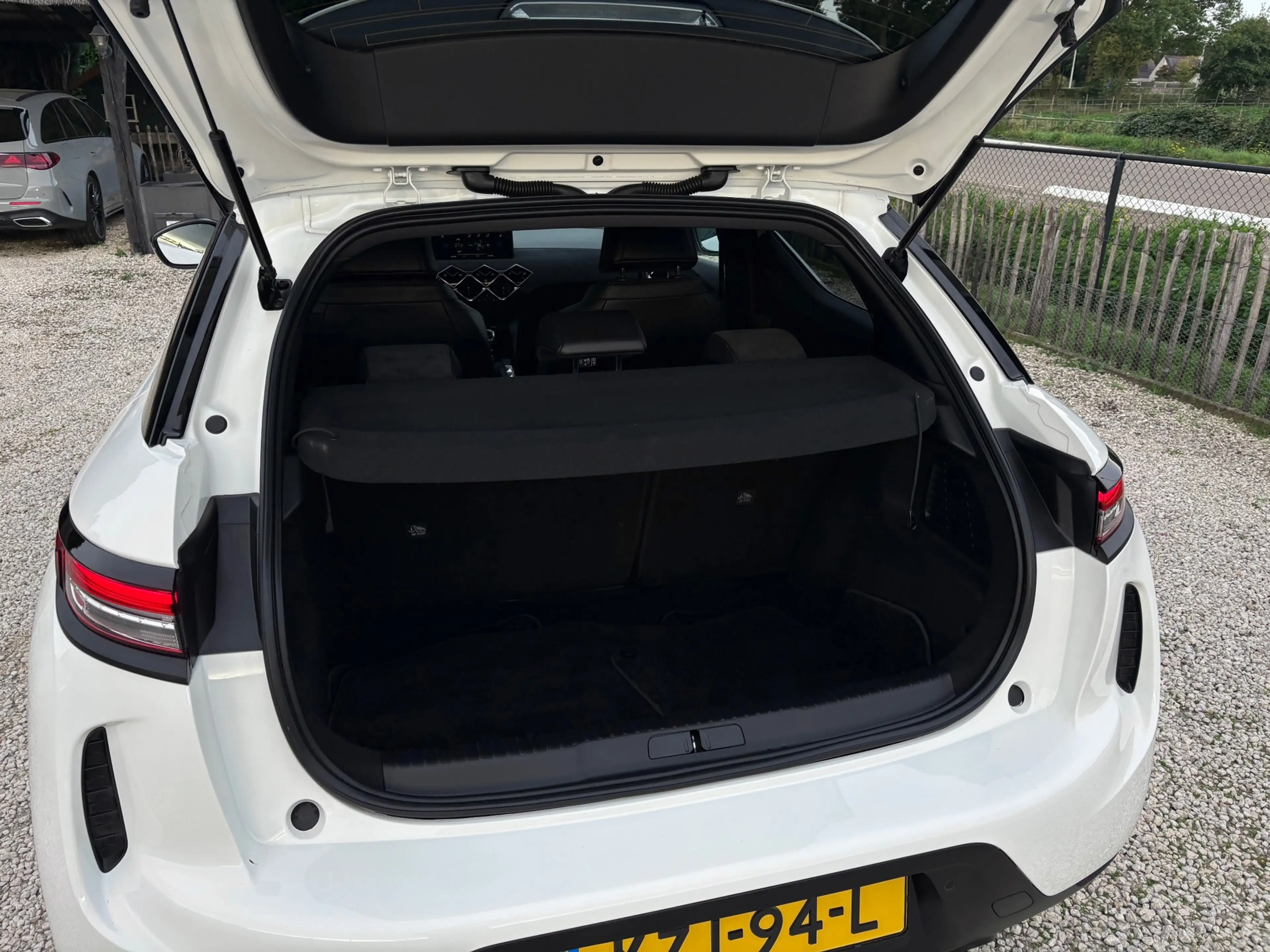 DS Automobiles DS 3 Crossback 1.2 110pk Performance Line+ Alcantara, Keyless, LE — photo 34