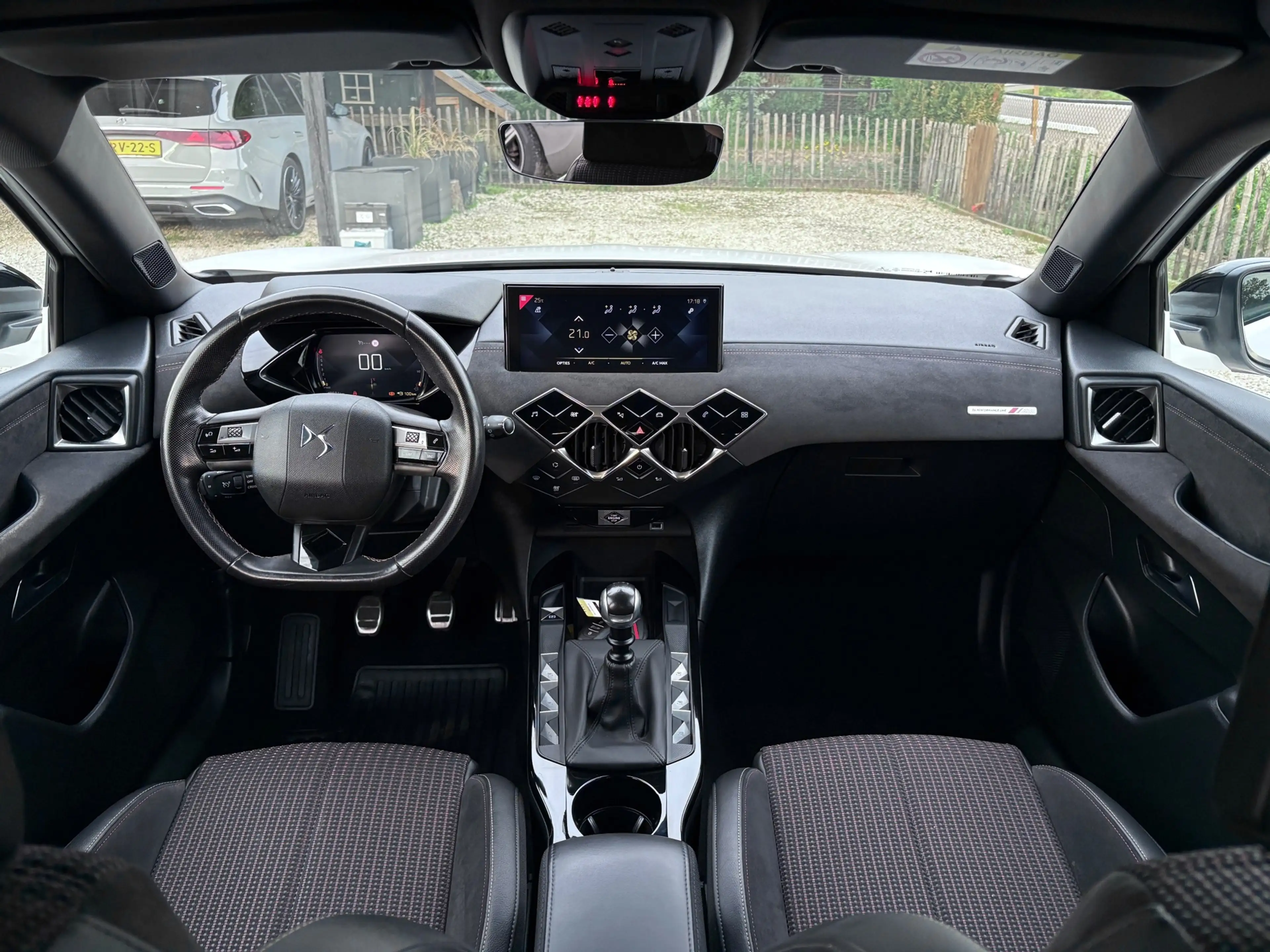 DS Automobiles DS 3 Crossback 1.2 110pk Performance Line+ Alcantara, Keyless, LE — photo 14
