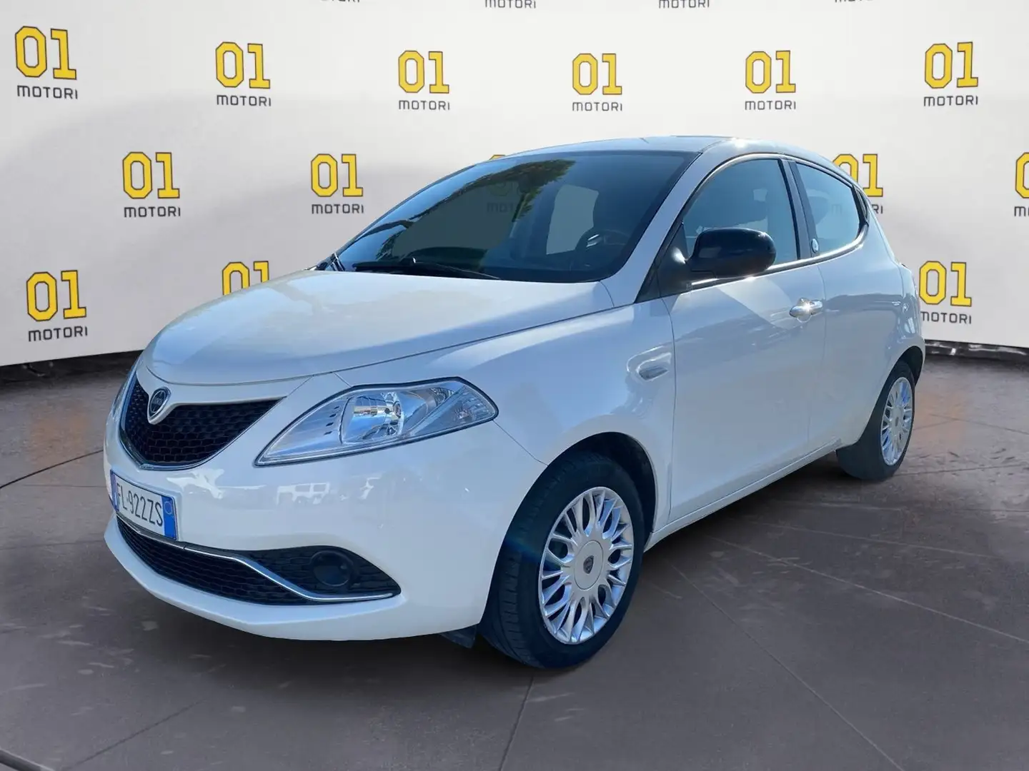 Lancia Ypsilon Ypsilon 1.2 69 CV 5 porte GPL Ecochic Gold Blanc - 1