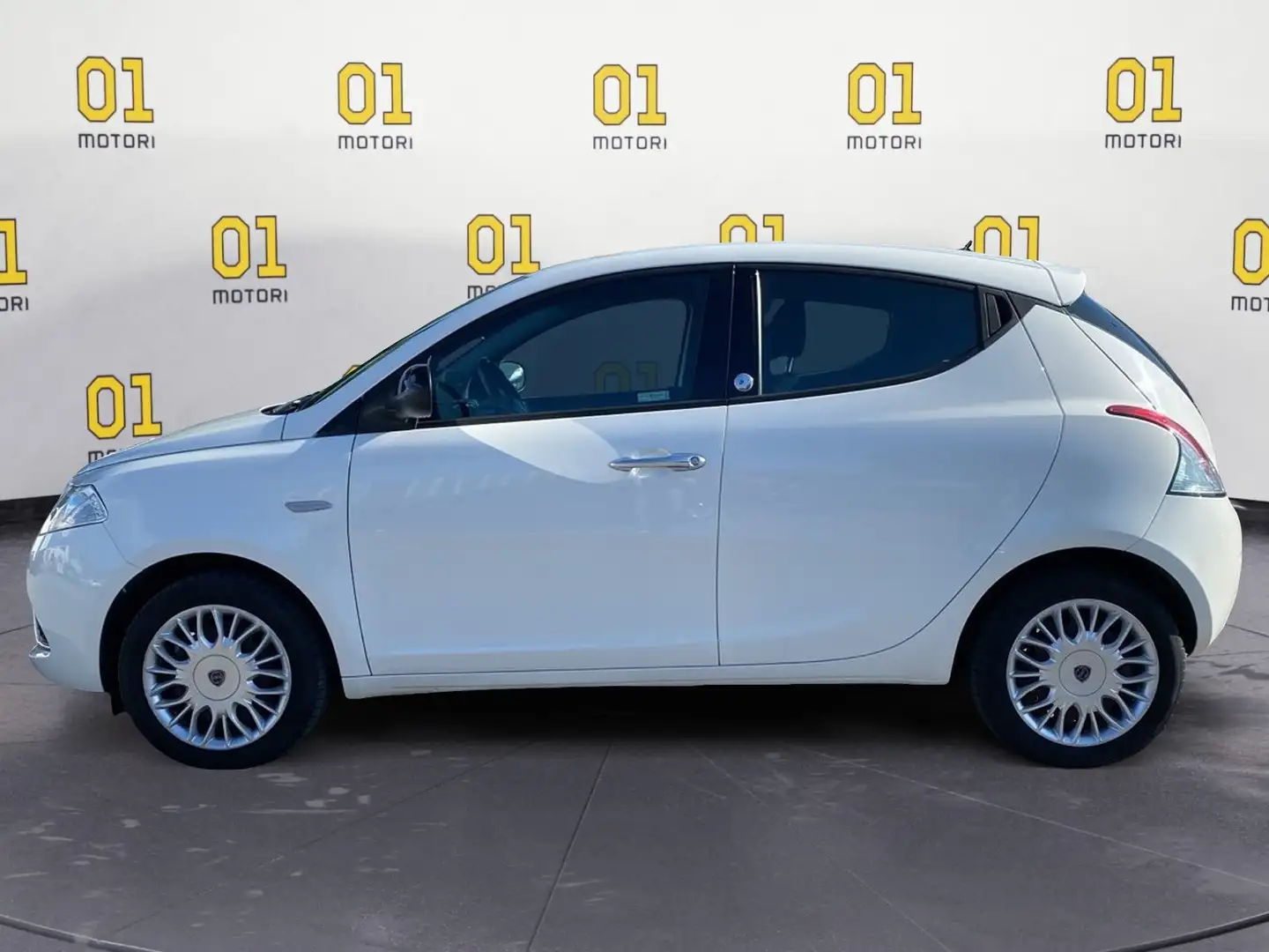Lancia Ypsilon Ypsilon 1.2 69 CV 5 porte GPL Ecochic Gold Blanc - 2