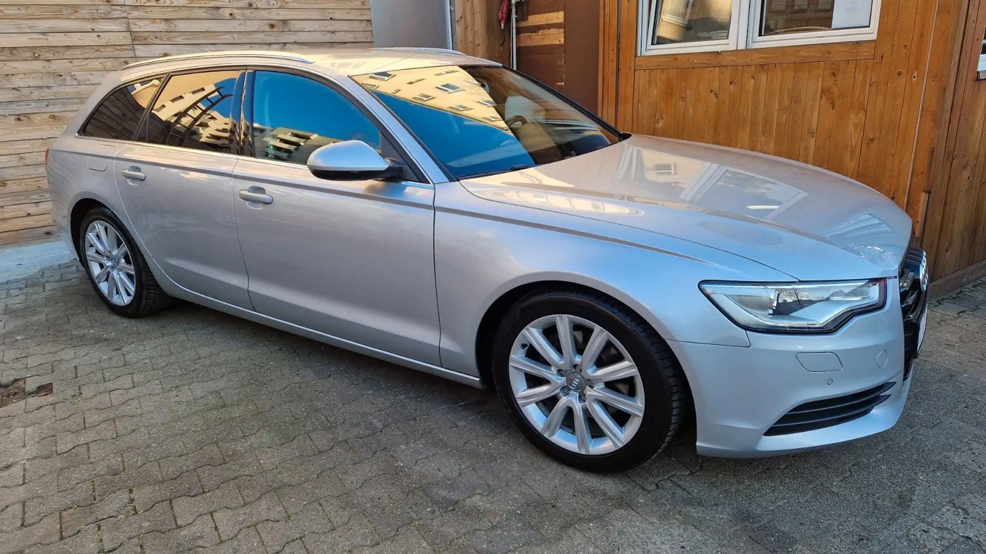 Audi A6 2.0 TDI Avant, Navi, PDC, SHZ, Xenon - 2