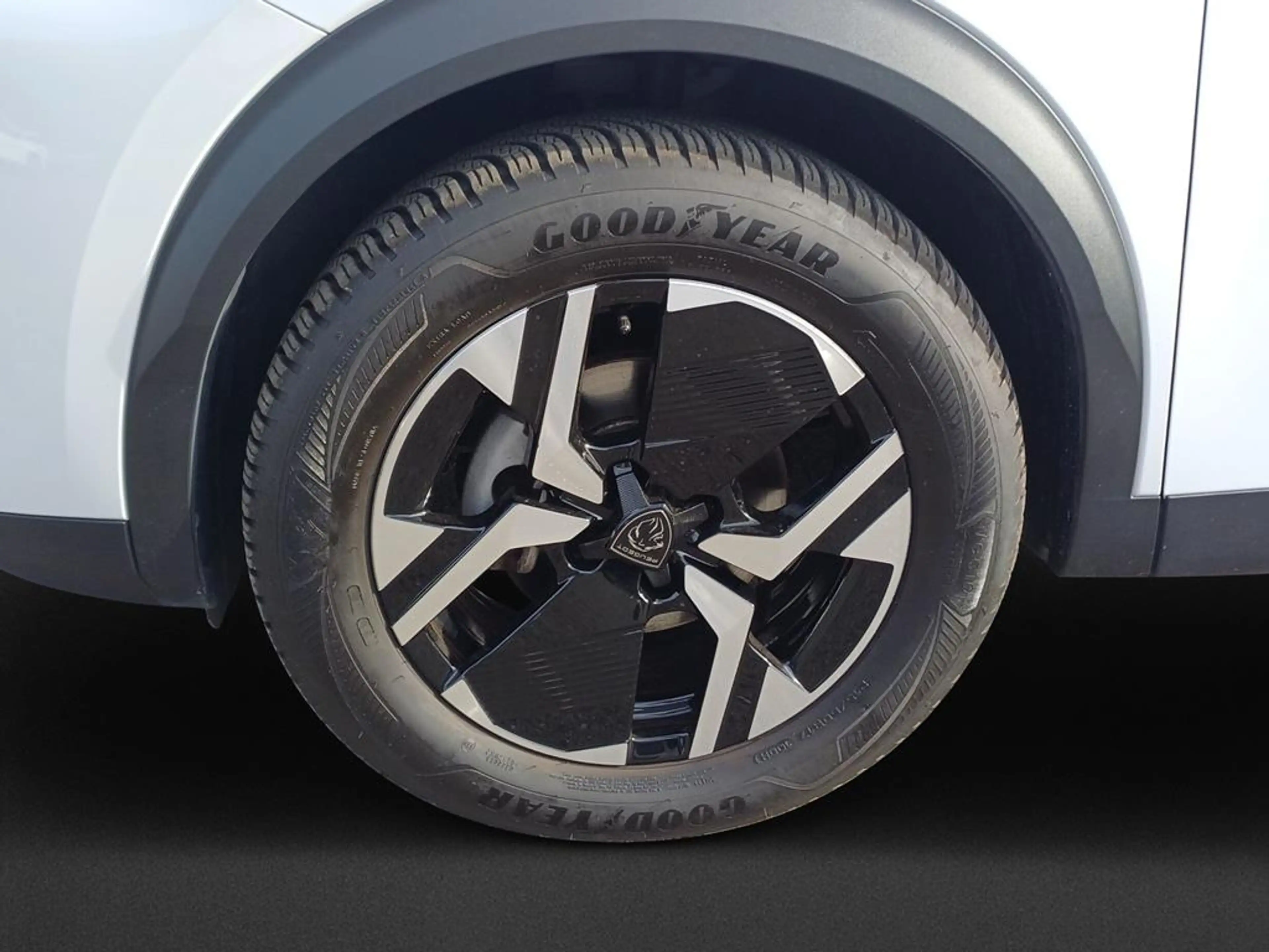 Peugeot 2008 Allure — photo 8