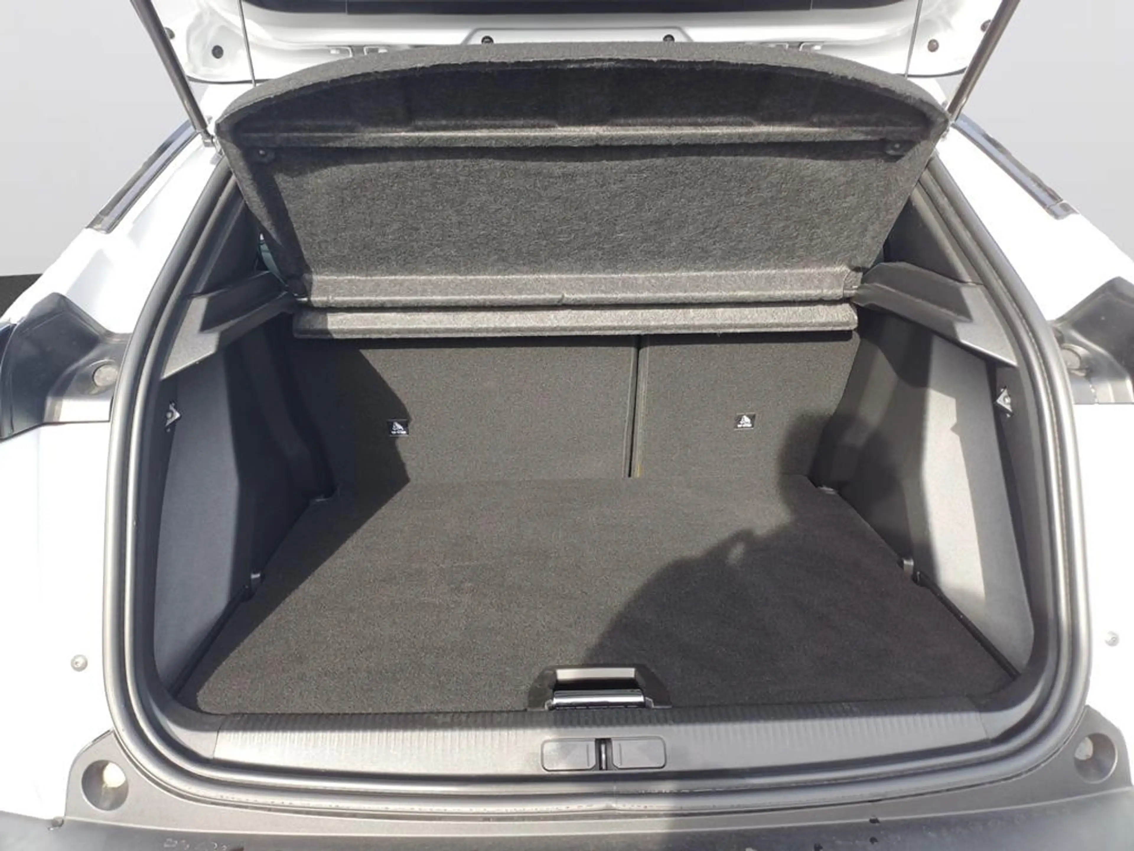 Peugeot 2008 Allure — photo 7