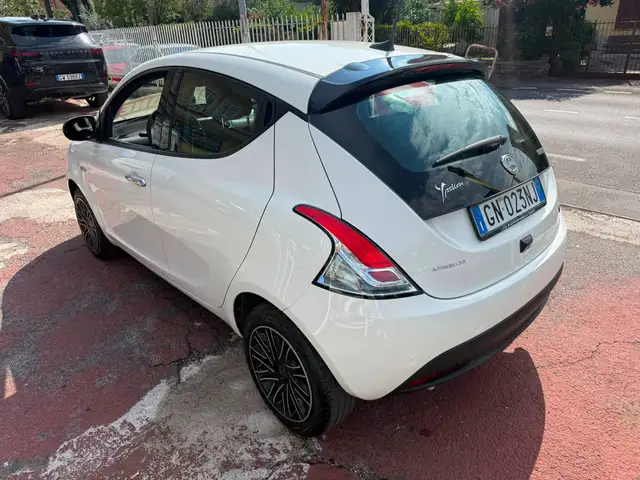 Lancia Ypsilon view 3