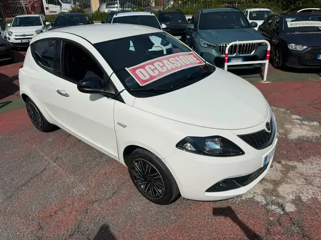 Lancia Ypsilon view 6