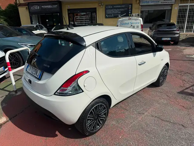 Lancia Ypsilon view 5