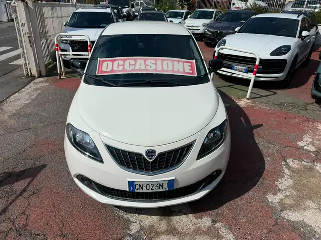 Lancia Ypsilon view 2